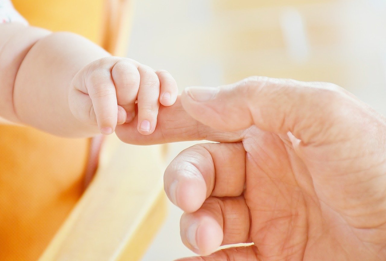 Bébé 2 mois : tout ce que doivent savoir les jeunes parents
